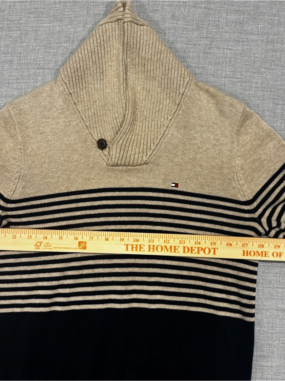 Tommy Hilfiger Men’s XS Tan Blue Sweater Pullover Knit Casual Classic Style